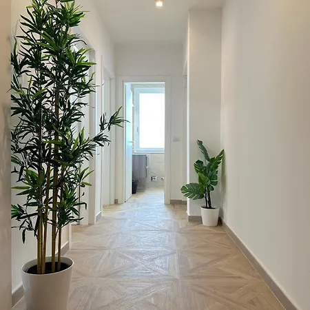 Laura Apartment *